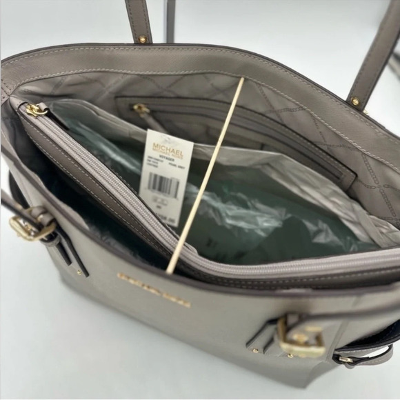 Michael Kors Voyager Tote Bag Pearl Grey - Picture 11 of 11